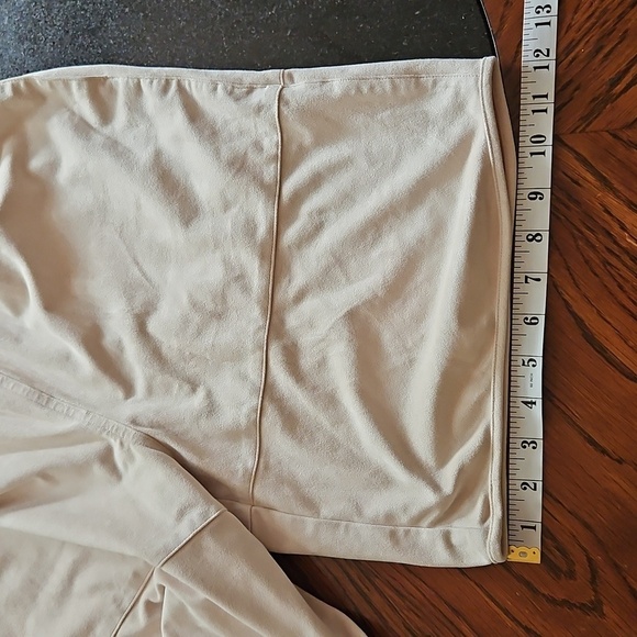 Aritzia Le Fou Wilfred Vegan Suede Funk Shorts Size 6 In Oyster - Picture 14 of 14